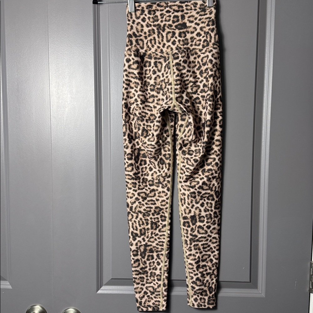Beach Riot Sport Leopard Legging - Picture 7 of 7